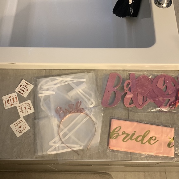 Bride to Be Set ! NEW SET!!! - Picture 2 of 4